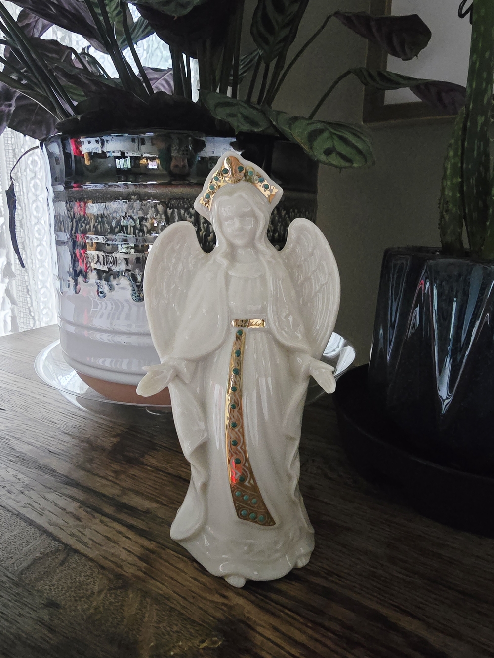 Lenox 1993 White Porcelain Nativity Angel Figurine 6 ¾"